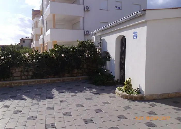 Lidija Апартаменты Паг