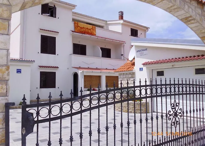 Lidija Апартаменты Паг